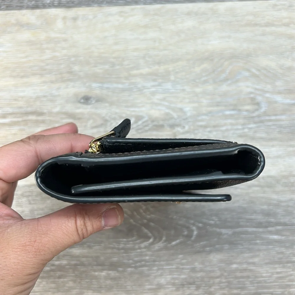 9388 Coach signature wallet - Picture 6 of 8